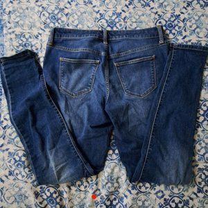Universal Thread size 6 mid rise skinny jeans